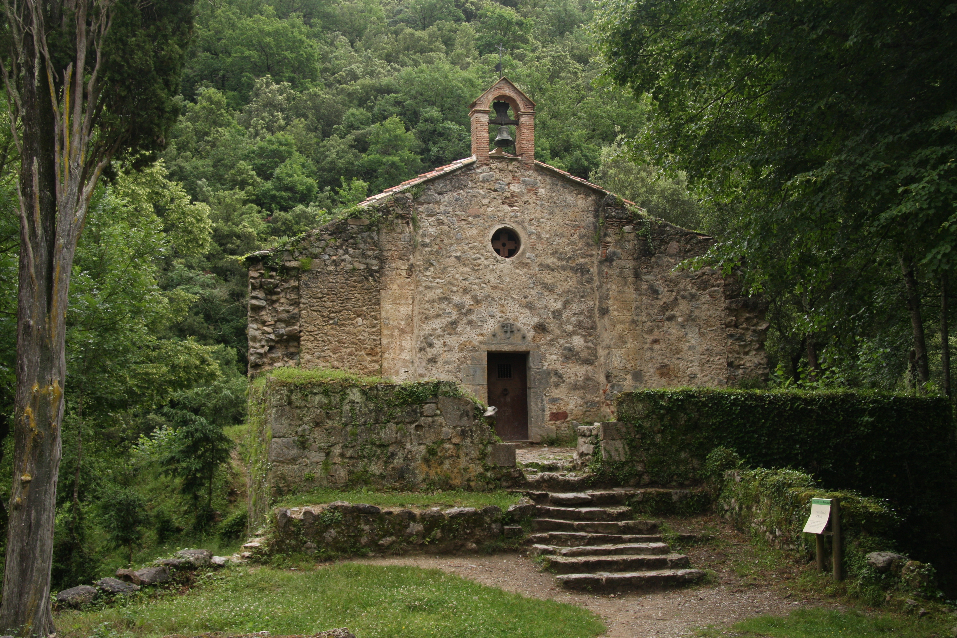 Ermita | de Sant Aniol d'Aguja